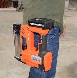Ανθεκτικός Βιομηχανικός 18V Wood Air Cordless Nailer Κρατά μέχρι και 100 καρφιά με μπαταρία Li
